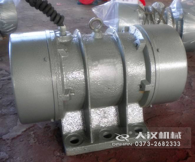 VB振動(dòng)電機(jī)是靠偏心塊的振動(dòng)而造成的，振動(dòng)源所以偏心塊的角度和大小是比較重要的。