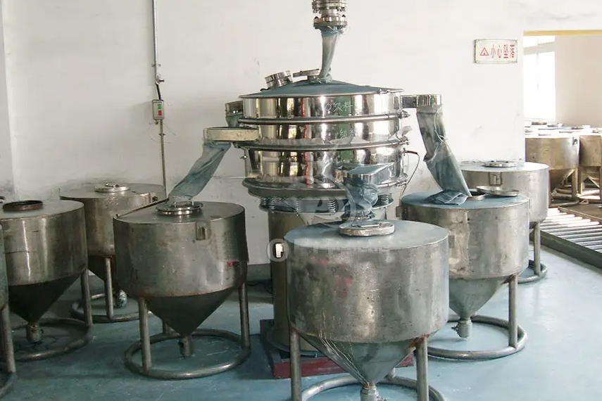 振蕩篩主要特點：換網(wǎng)容易，全封閉模式粉末不飛揚(yáng)，可連續(xù)作業(yè)